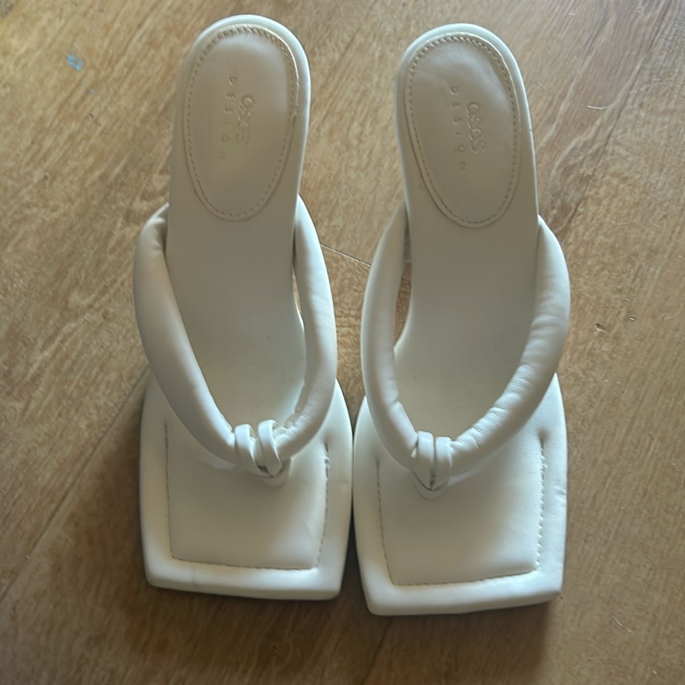 ASOS Design size 6